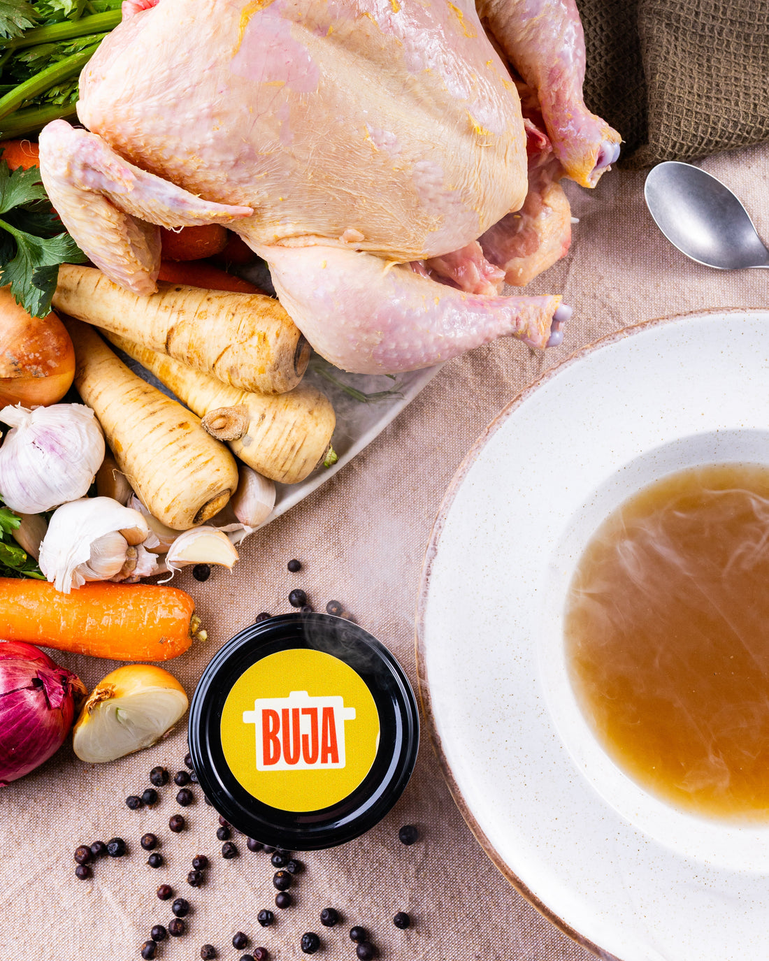 Bone broth: Što je, kako se radi i zašto ga sve više ljudi pije?